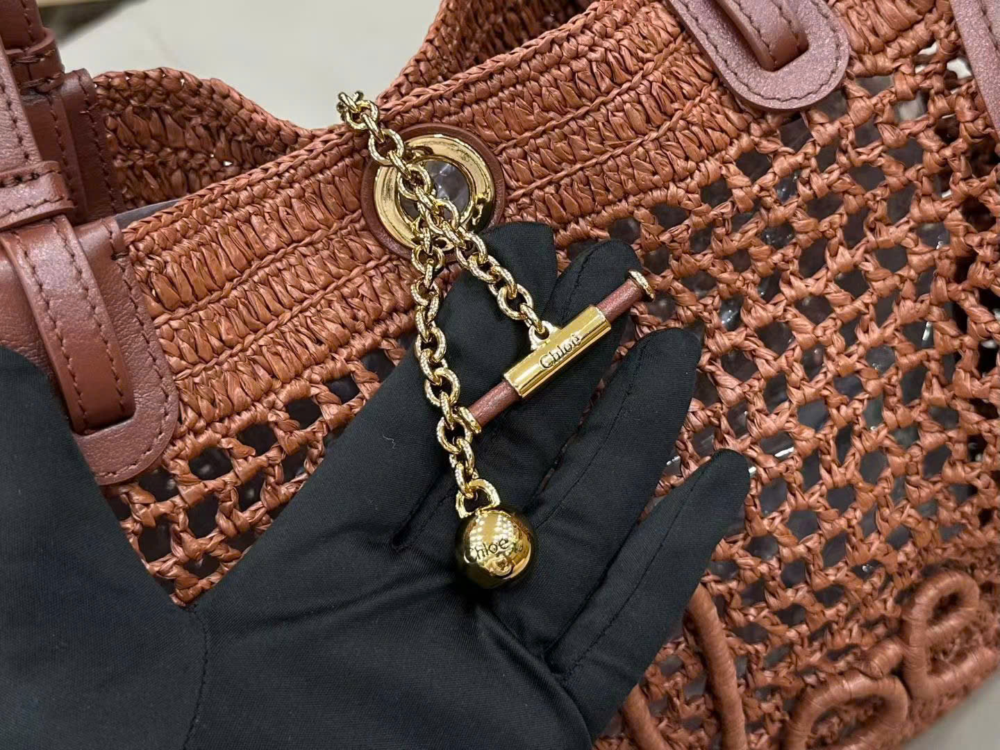 Chloé Iconic Raffia Tote Bag 28cm - Image 4