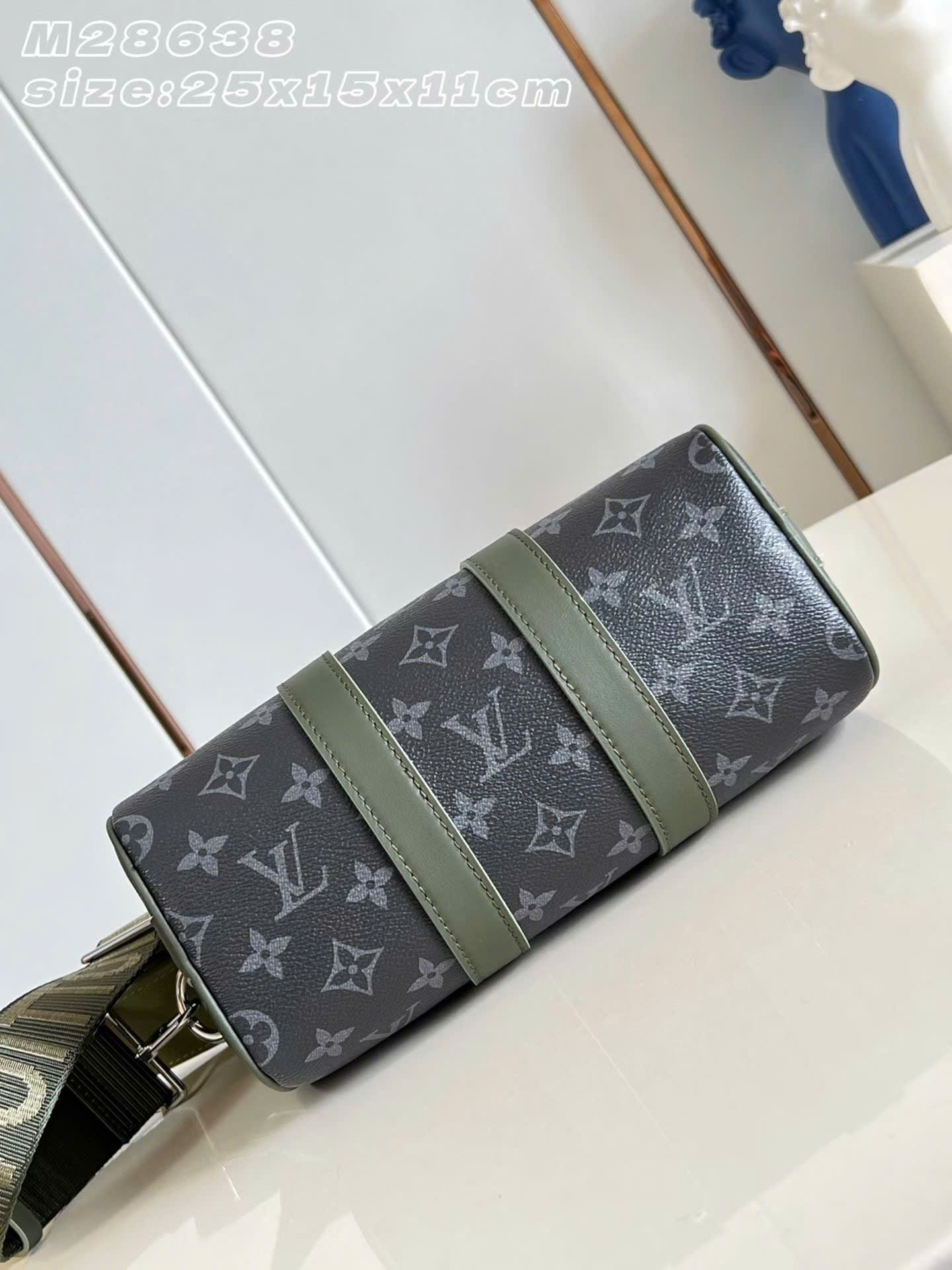 Louis Vuitton Keepall Bandoulière Monogram Eclipse Bag 25cm - Image 7