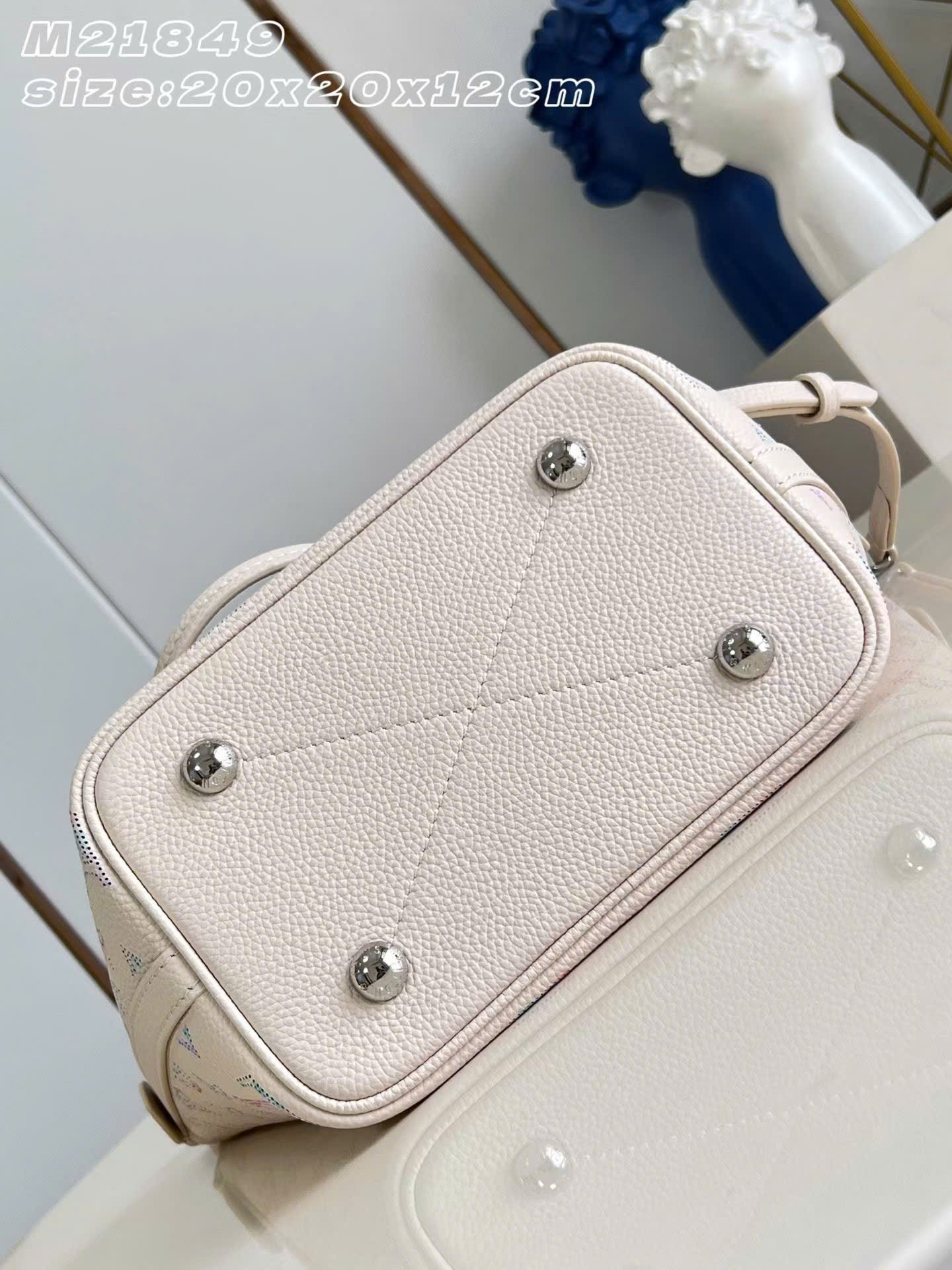 Louis Vuitton Blossom Tote Mahina Bag 20cm - Image 6