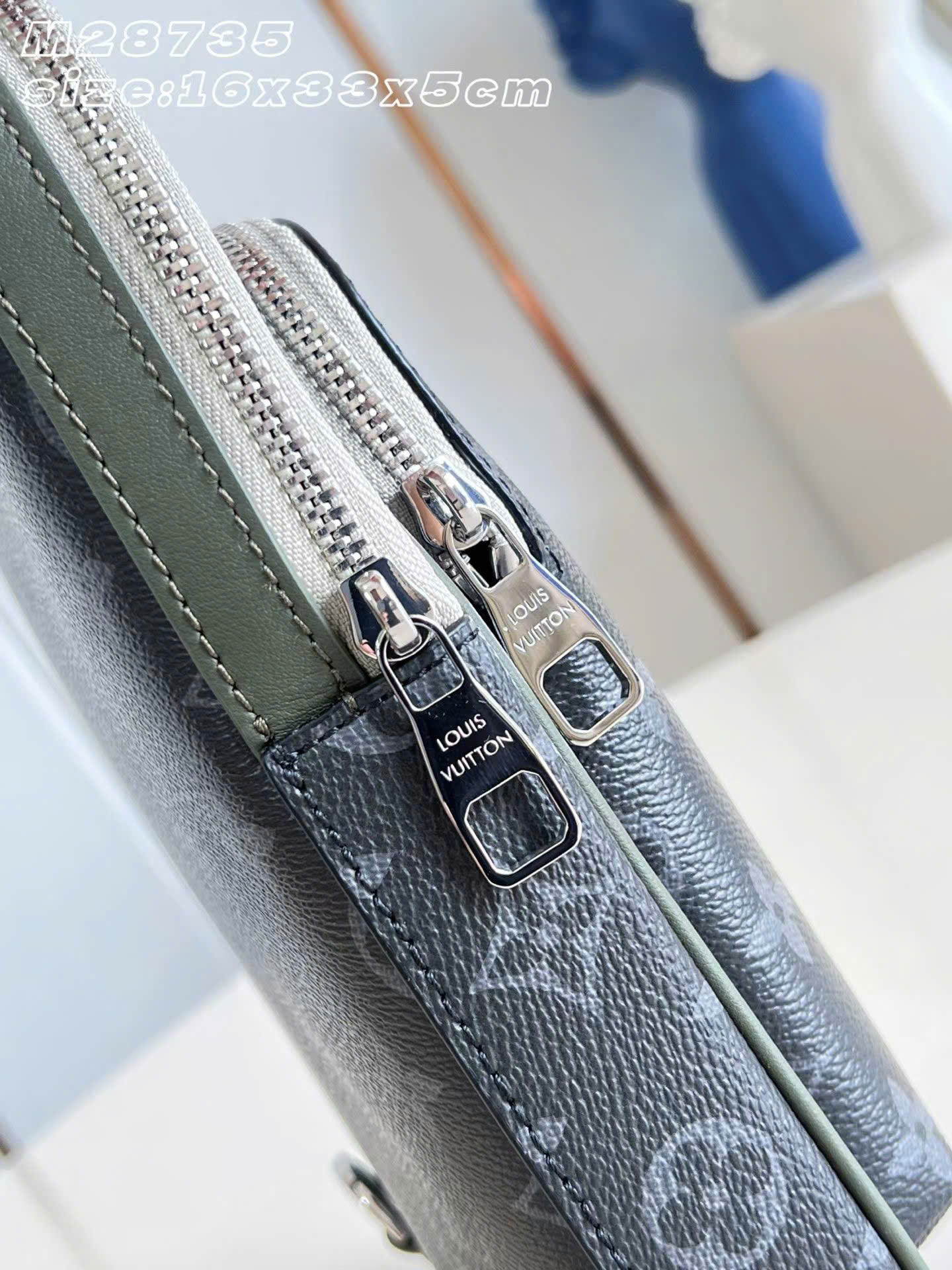 Louis Vuitton Monogram Avenue Slingbag 16cm - Image 4