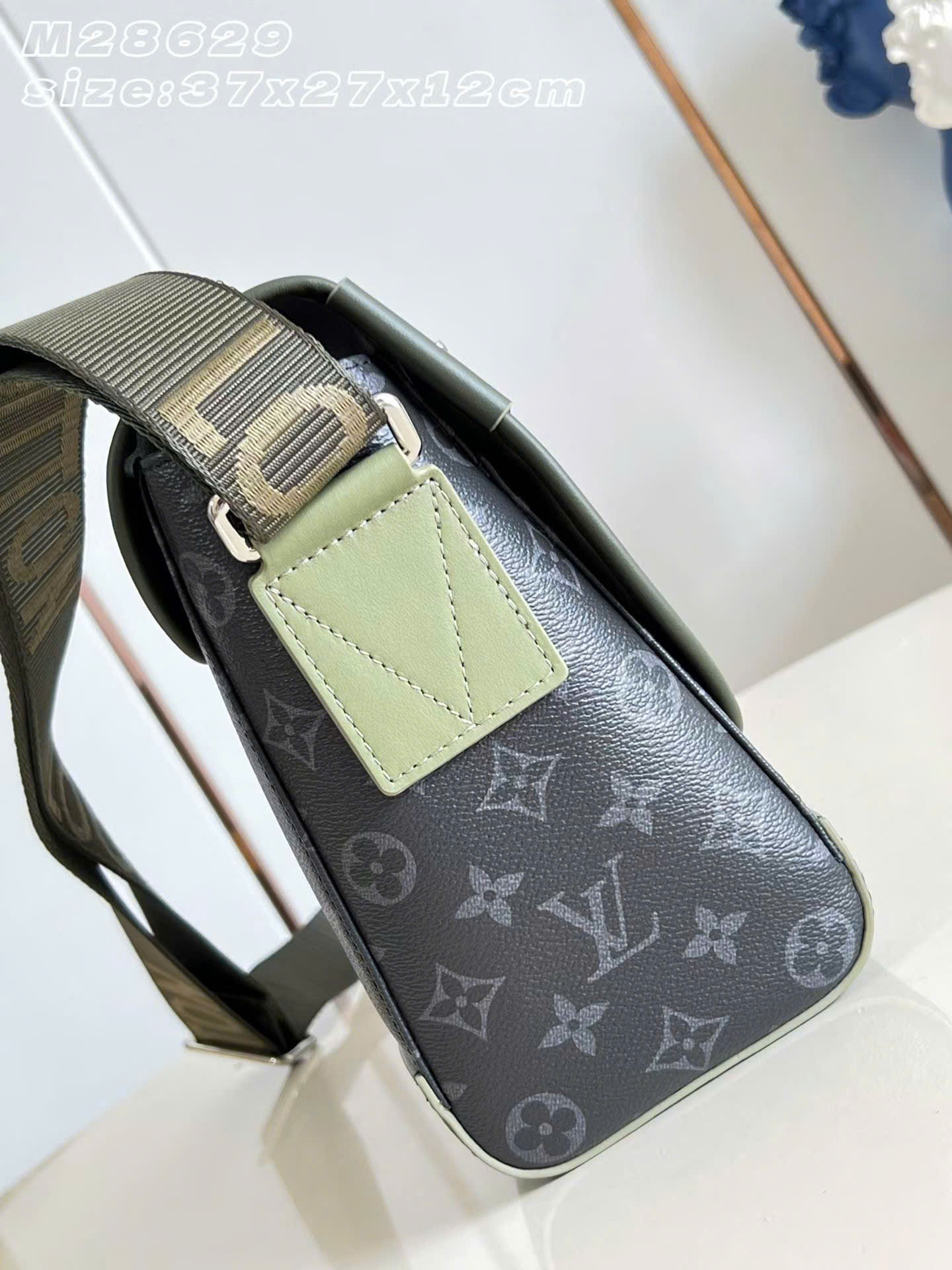 Louis Vuitton Courrier Messenger Bag 37cm - Image 4