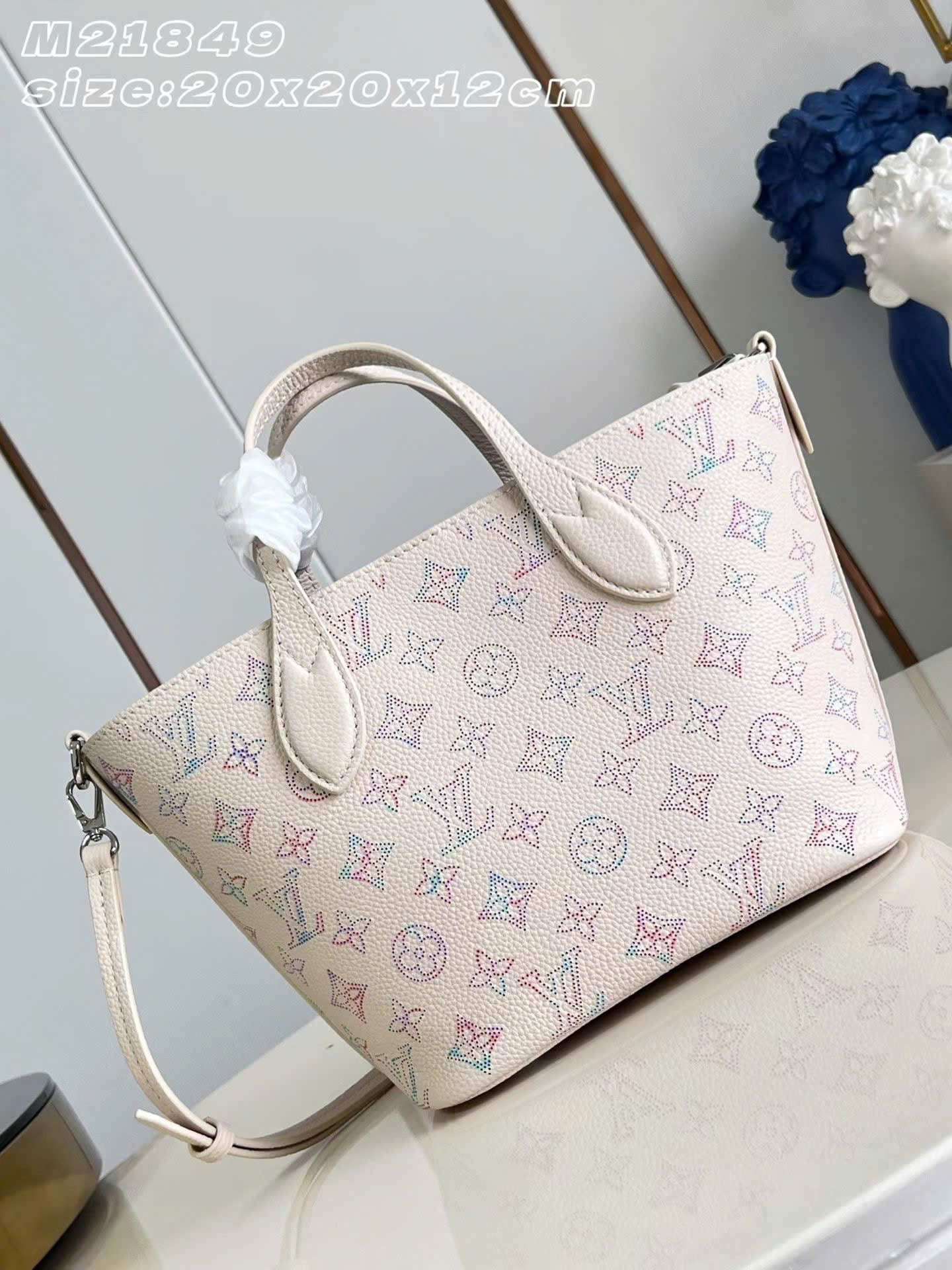 Louis Vuitton Blossom Tote Mahina Bag 20cm - Image 5