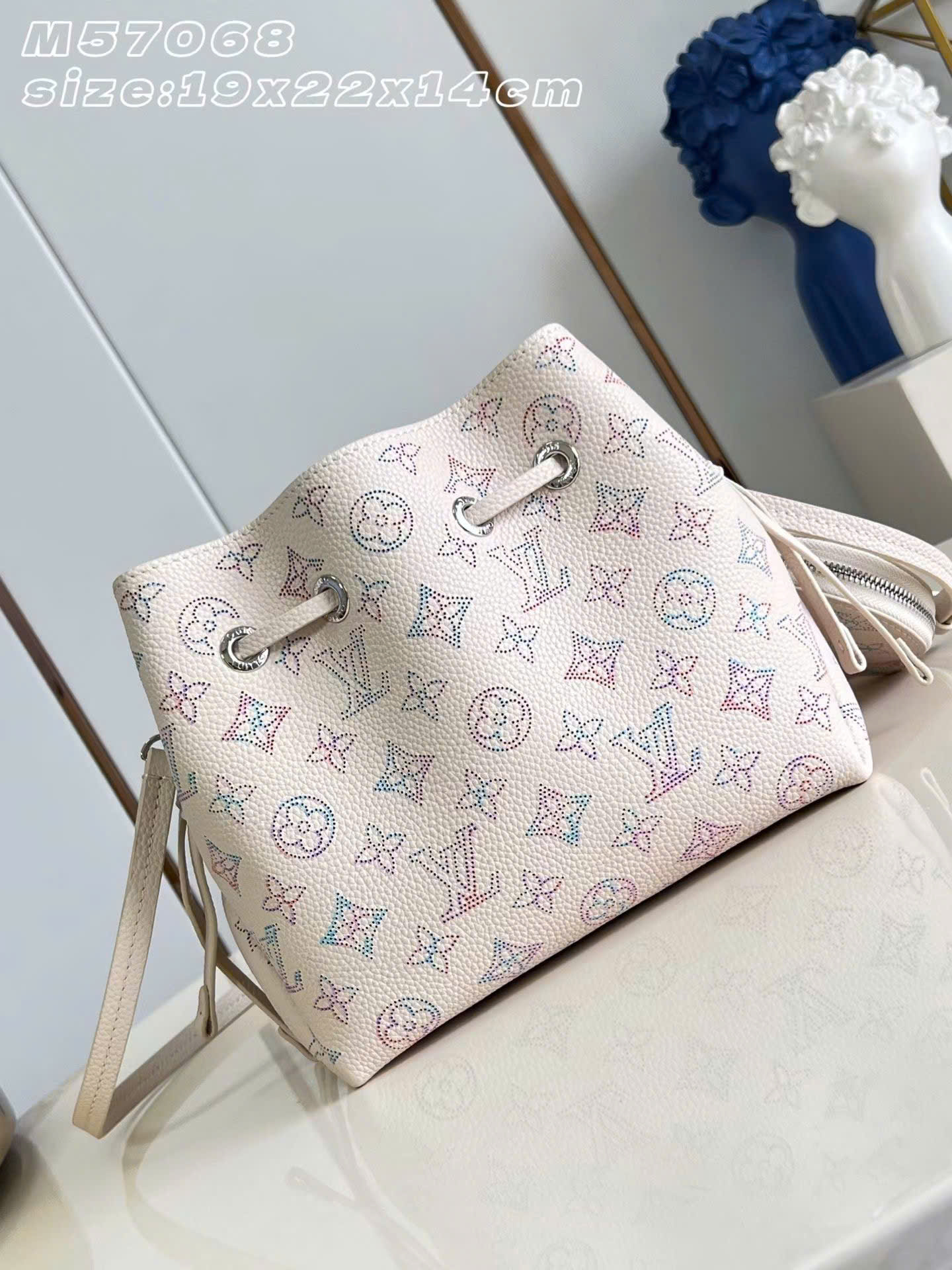 Louis Vuitton Link Quartz Bucket Bella Monogram Bag 19cm - Image 5