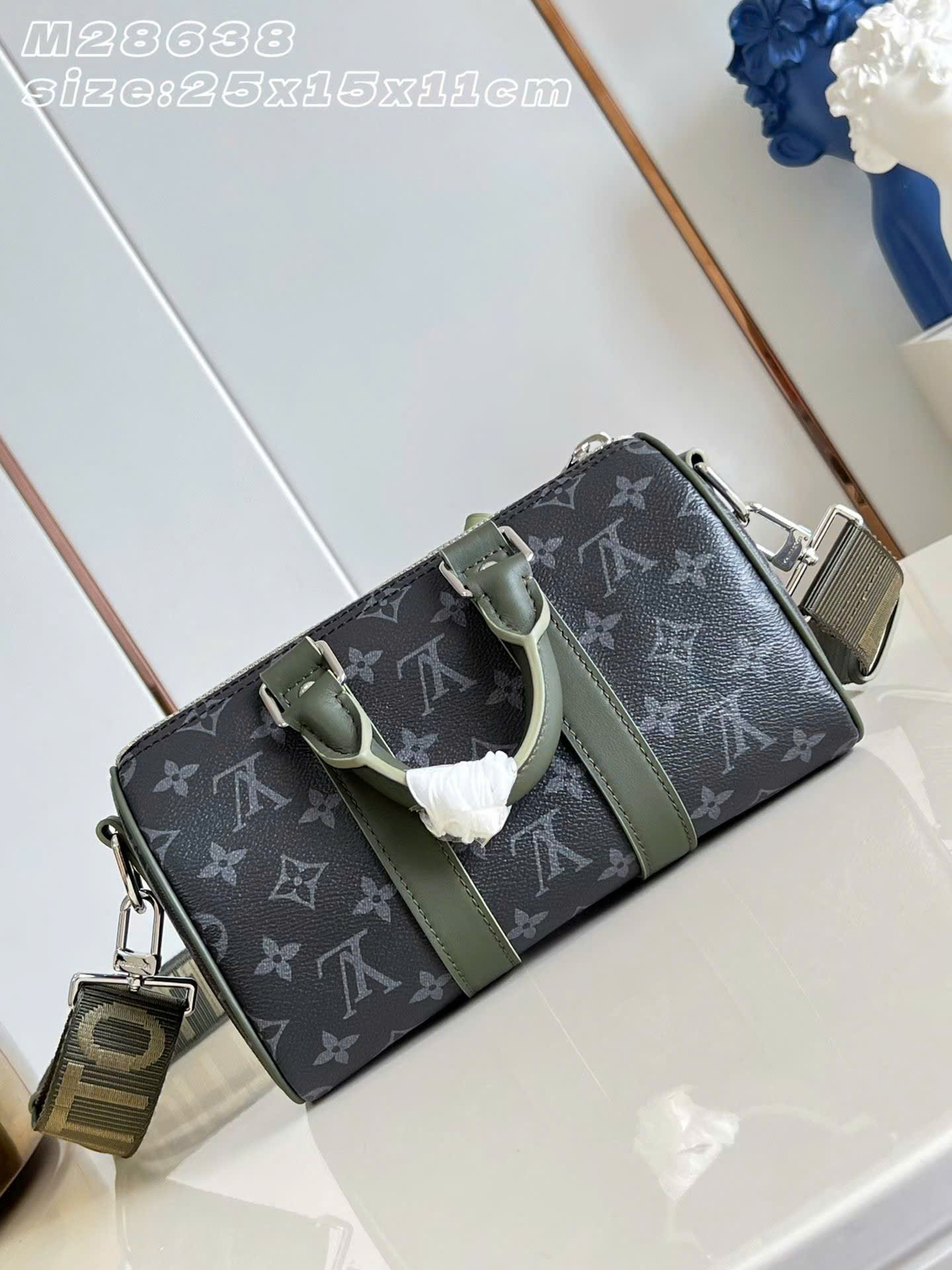 Louis Vuitton Keepall Bandoulière Monogram Eclipse Bag 25cm - Image 6