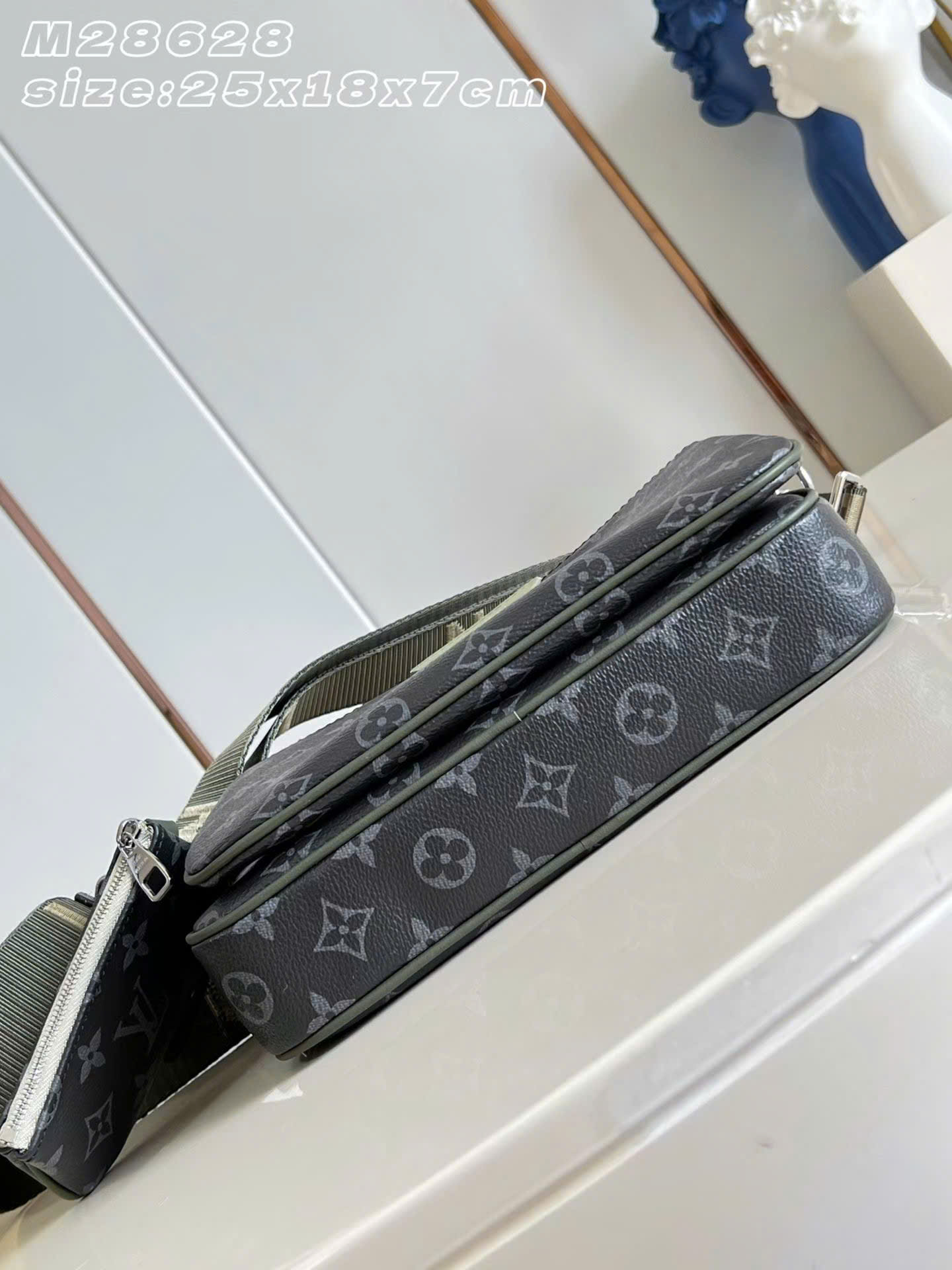 Louis Vuitton Trio Messenger Bag 25cm - Image 5