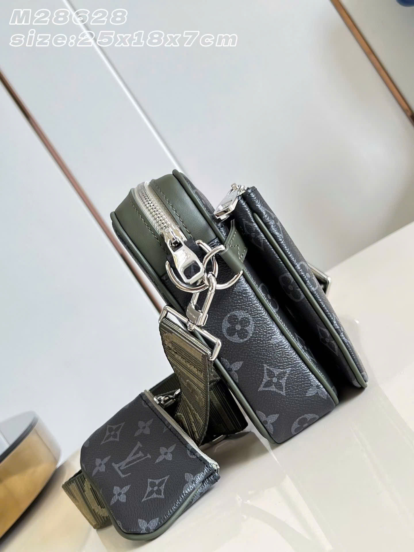 Louis Vuitton Trio Messenger Bag 25cm - Image 3